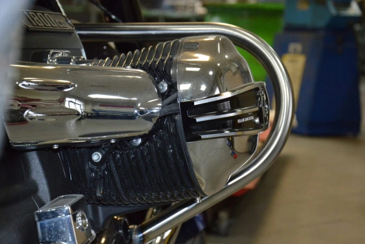 GMOLE PRZEDNIE PASUJĄ DO BMW R18, BMW R18 B, BMW R18 Roctane CZARNY POŁYSK
