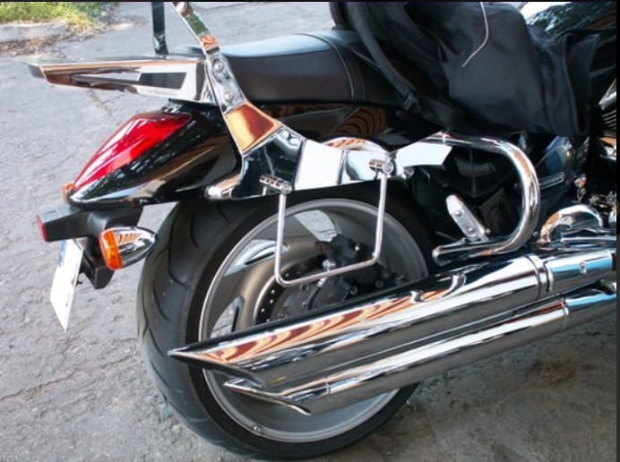 STELAŻE POD SAKWY SUZUKI Intruder M1800R