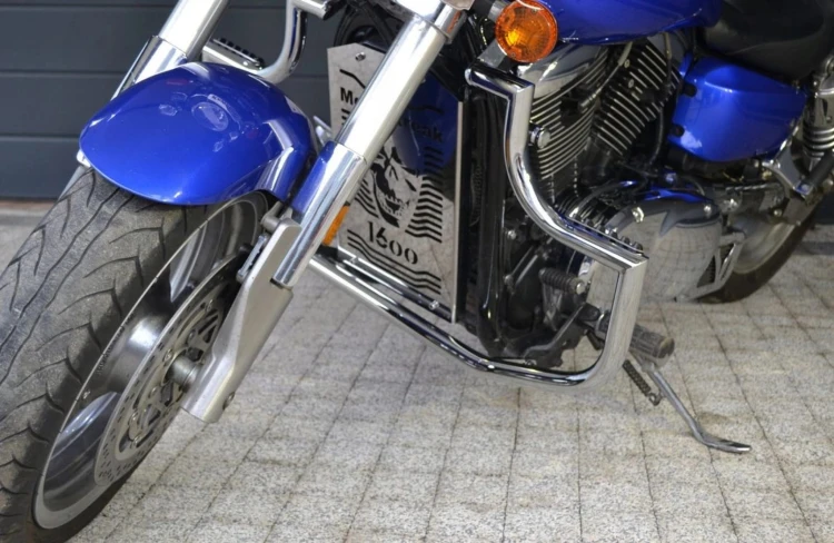 GMOLE PRZEDNIE Z PODNÓŻKAMI PASUJĄ DO KAWASAKI MEAN STREAK VN 1600